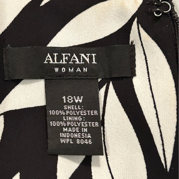 Alfani Woman Black and White Asymmetrical Leaf Print Women's Sleeveless Top 18W - Picture 6 of 10